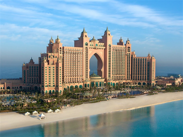 <艇进迪拜 花样莱比特VS新年烟火秀6日 武